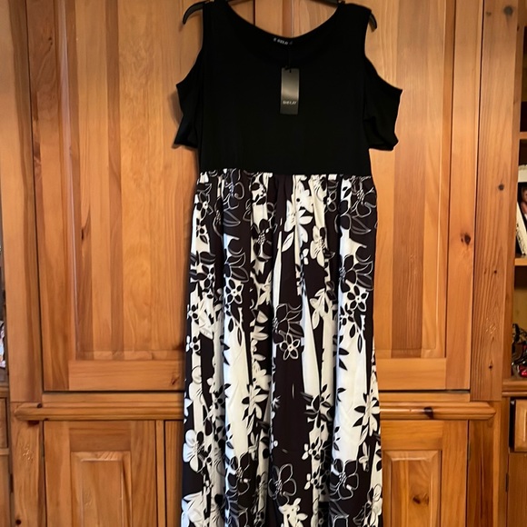 Sheilay maxi dress - black & white floral. Size XXL. NWT - Picture 1 of 9